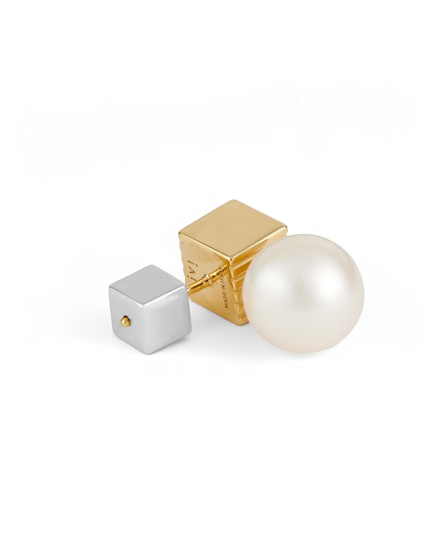 Round Cut Silver Pearl Drop Earrings For Sale
