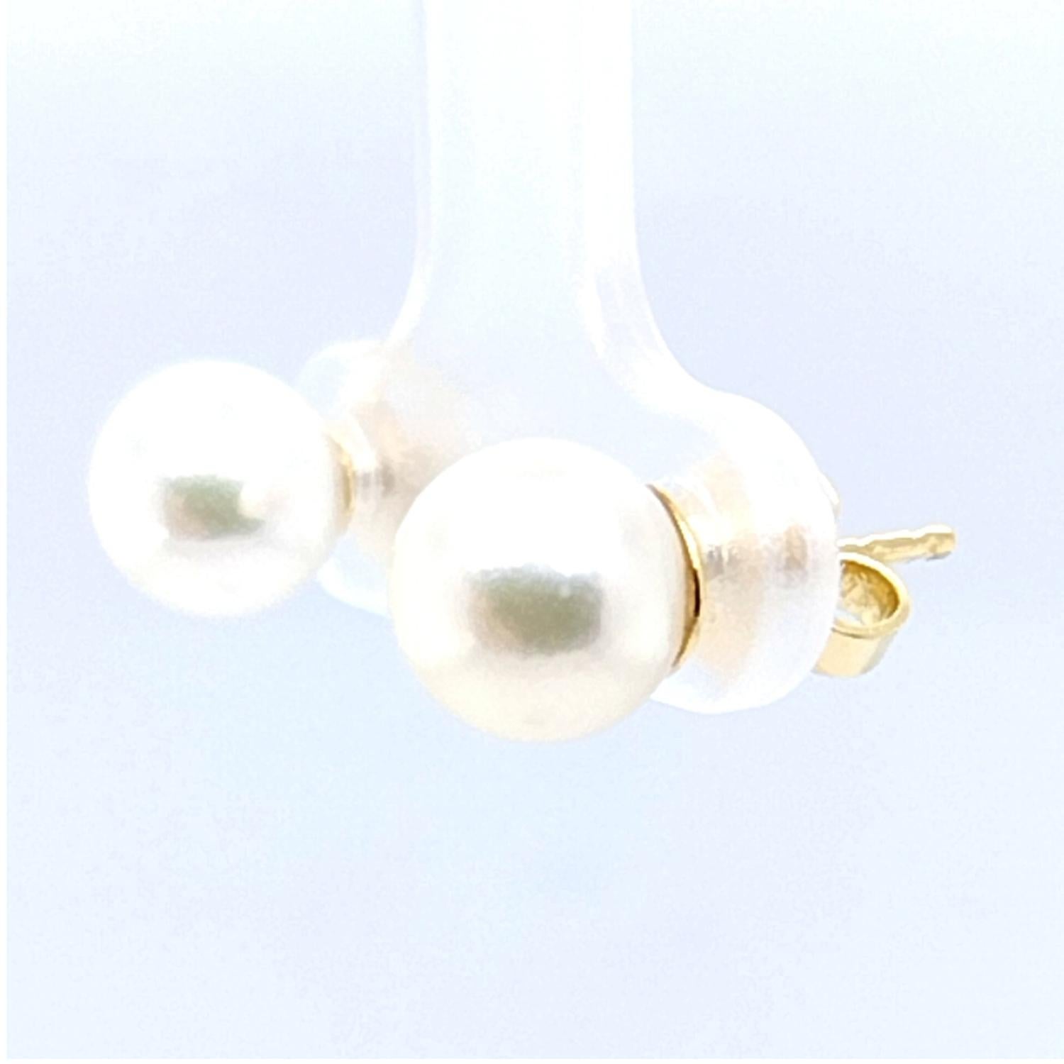 Round Cut Pearl Stud Earrings For Sale
