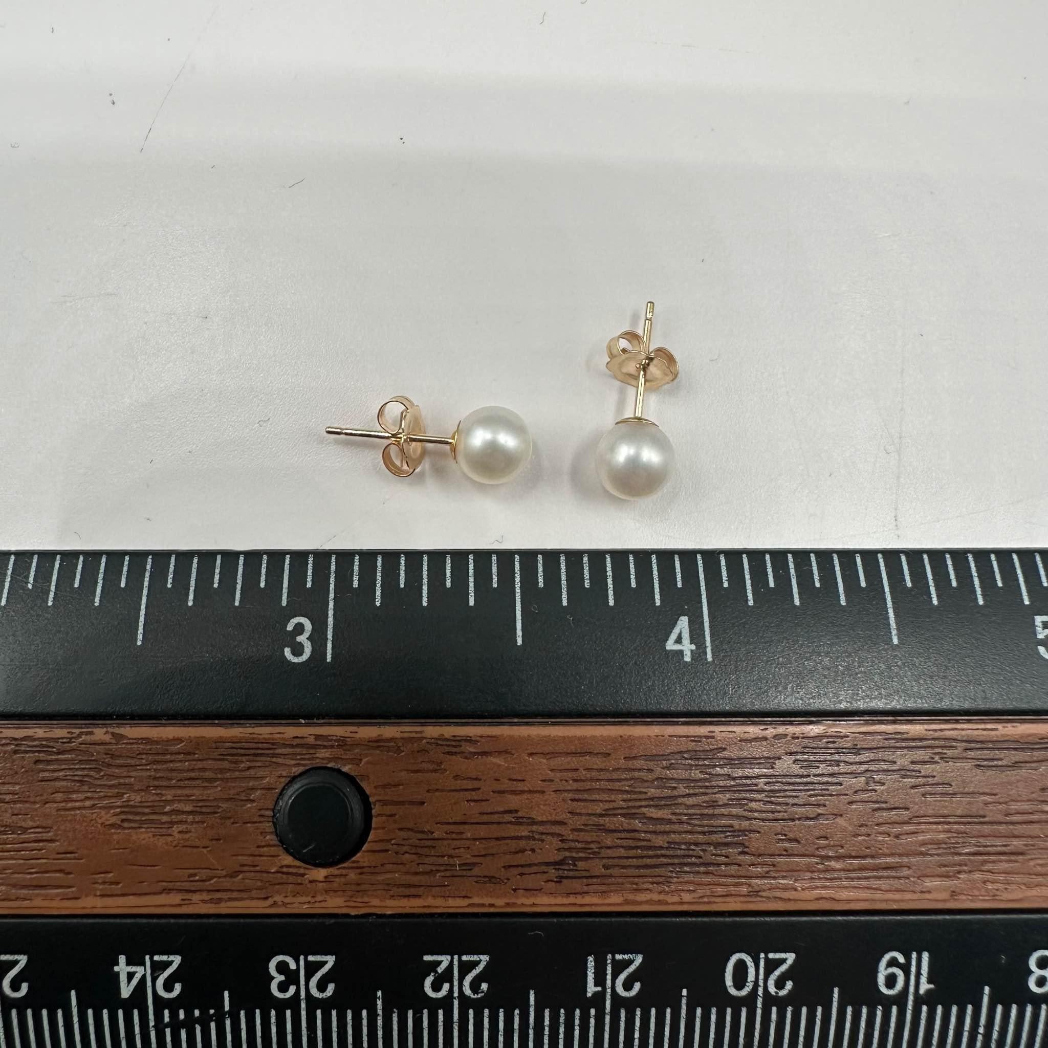Women's Pearl Stud Earrings in 14kt Yellow Gold - 5.5mm Freshwater Pearls, Push Backs For Sale