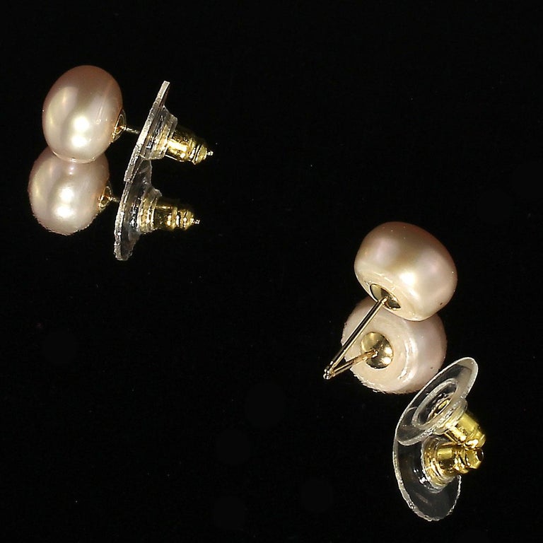 Gemjunky Pearl Stud Earrings in Peach/Bronze 11 MM For Sale at 1stdibs