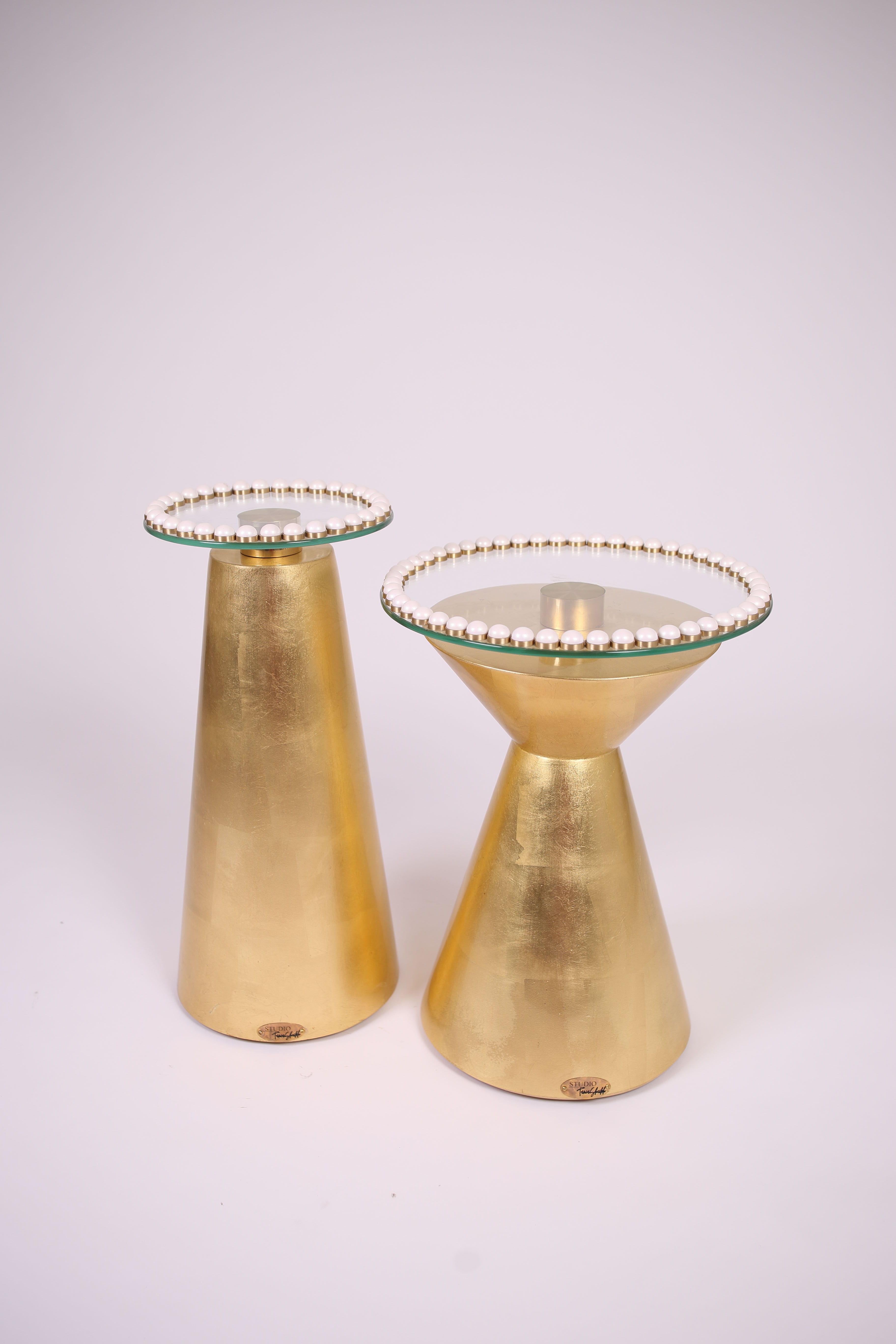 Table d'appoint artisanale en feuilles d'or bordée de laiton et ornée de perles Neuf - En vente à Mississauga, Ontario