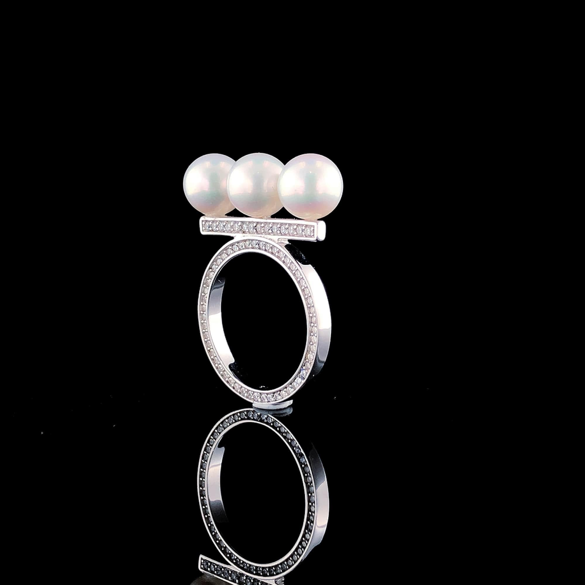 Contemporaneo Anello Trio di Perle in A. Silver in vendita