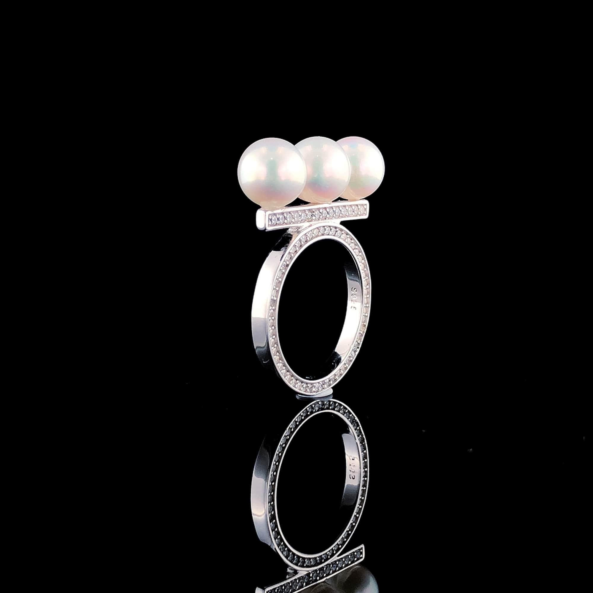 Taglio rotondo Anello Trio di Perle in A. Silver in vendita