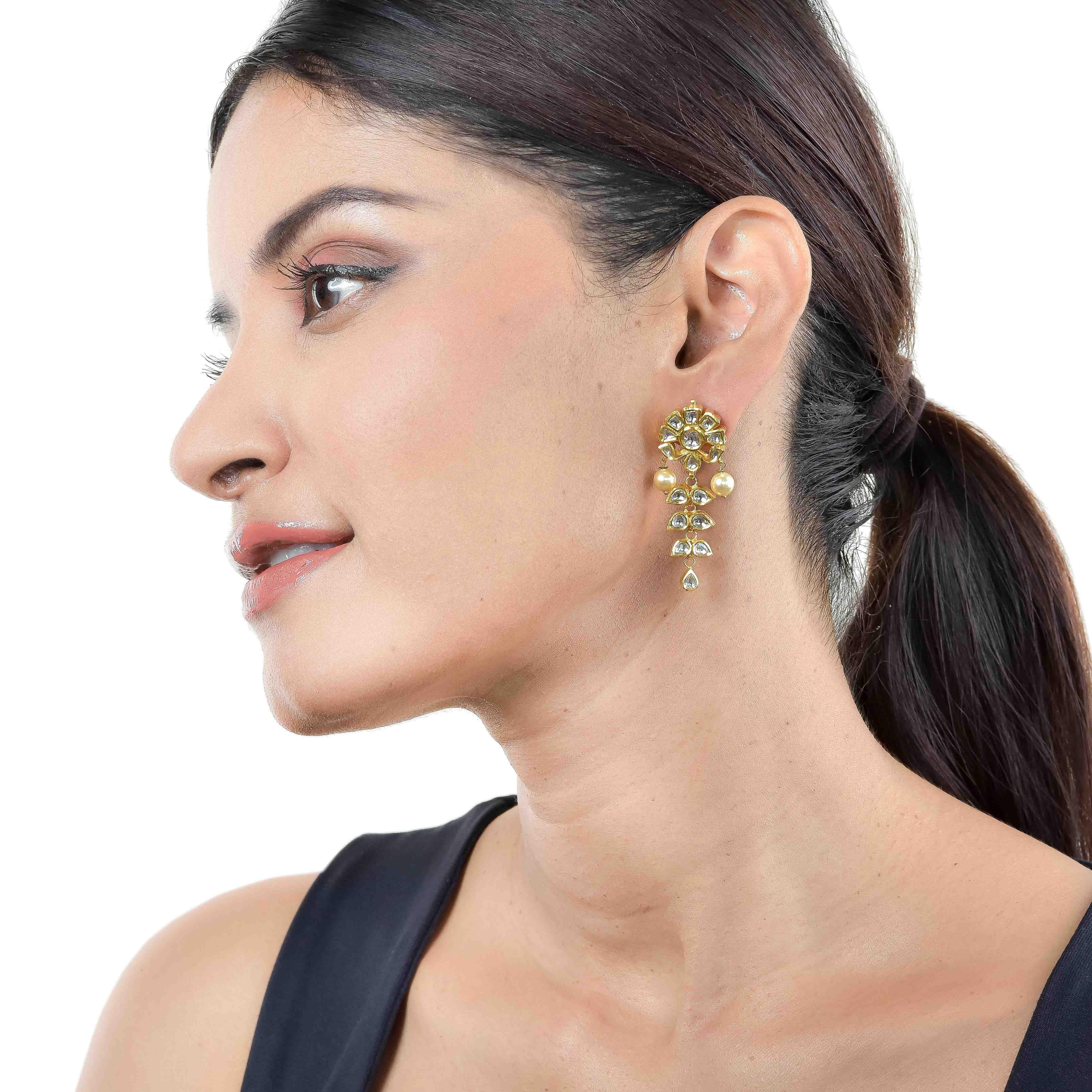 Manjrie Pearl Uncut Diamond 18K Gold Artisan Dangle Earrings im Zustand „Neu“ im Angebot in Singapore, Singapore
