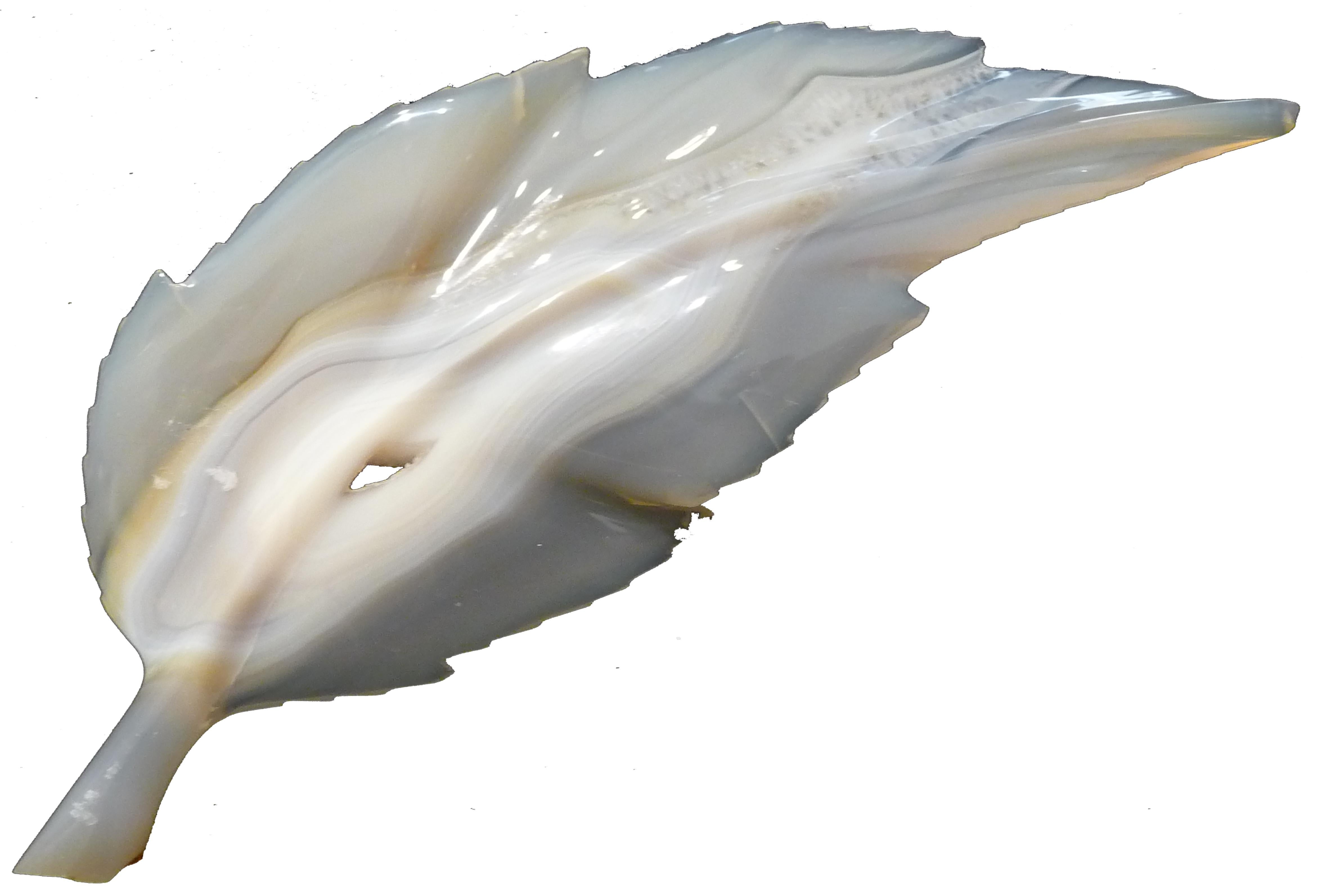 Perle de feuille sculptée en agate blanche  en vente