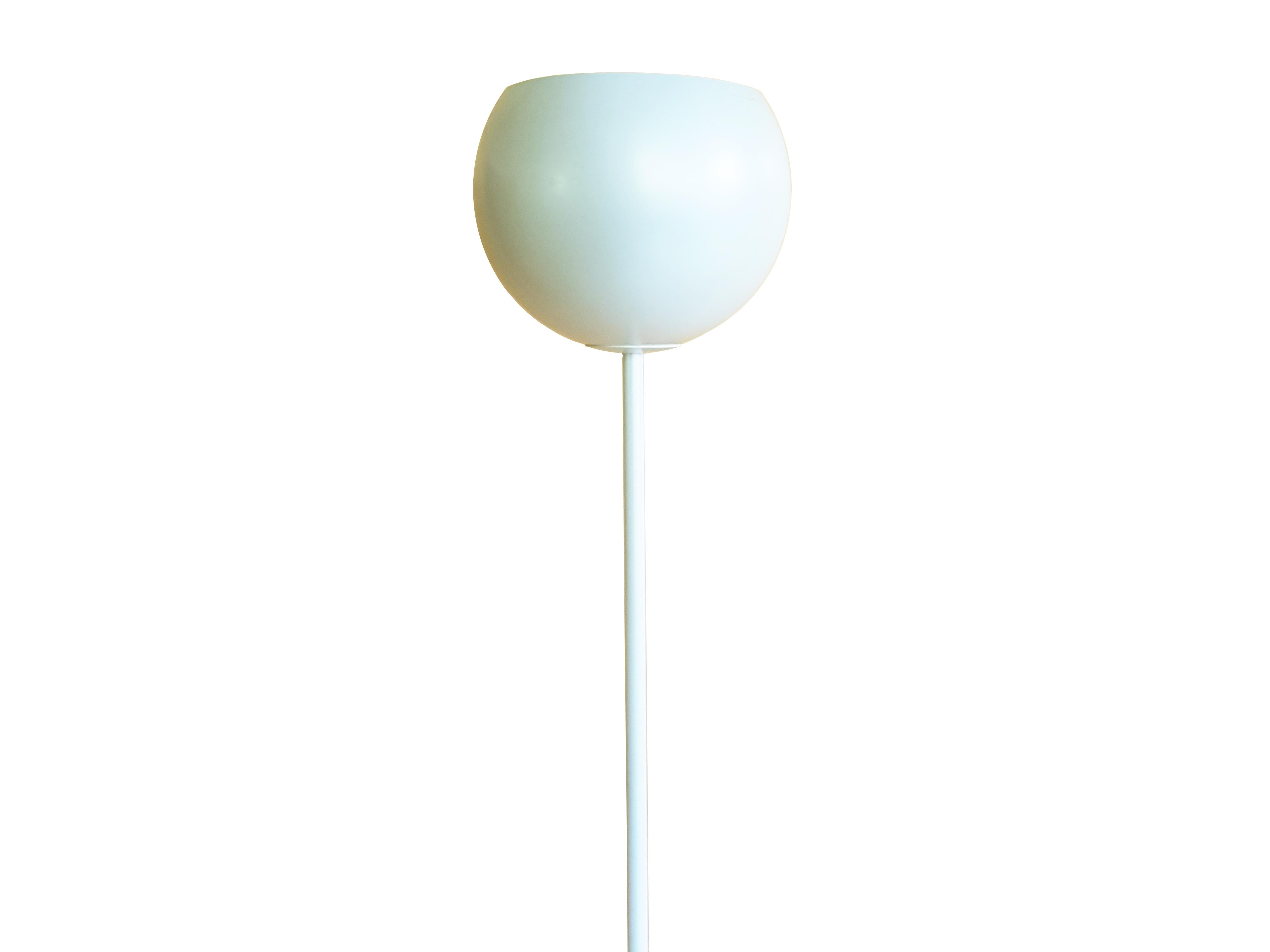 Pearl white & black metal 1960s floor lamp luminator by Stilnovo For Sale 3
