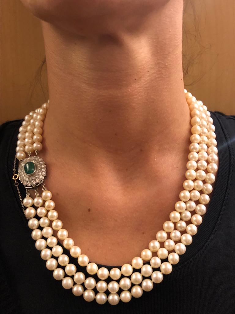 Pearl White Gold Emerald and Diamond Necklace In Good Condition For Sale In Palm Springs, CA