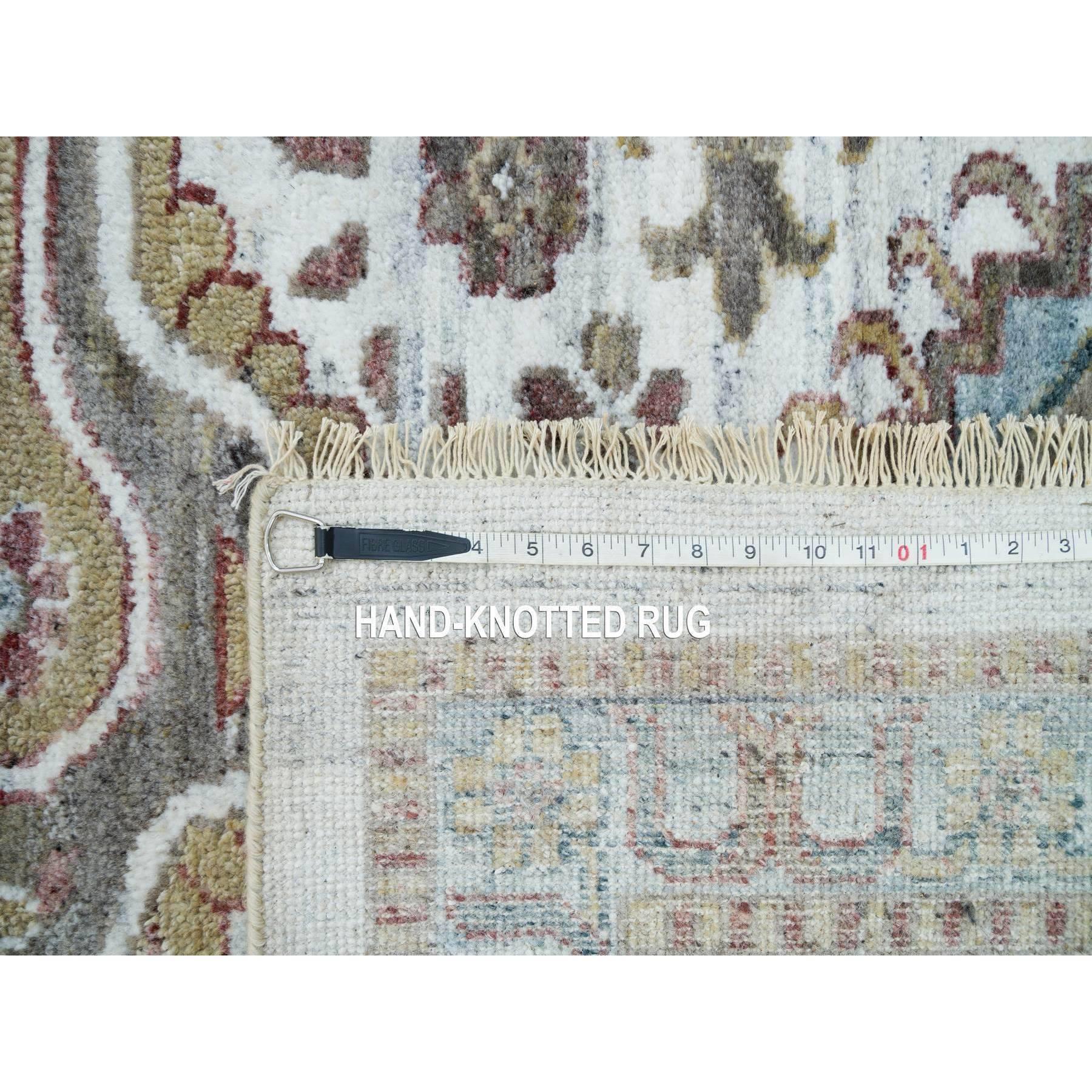 Tapis à bordure de roses uniques en laine nouée à la main blanc perlé 13'8