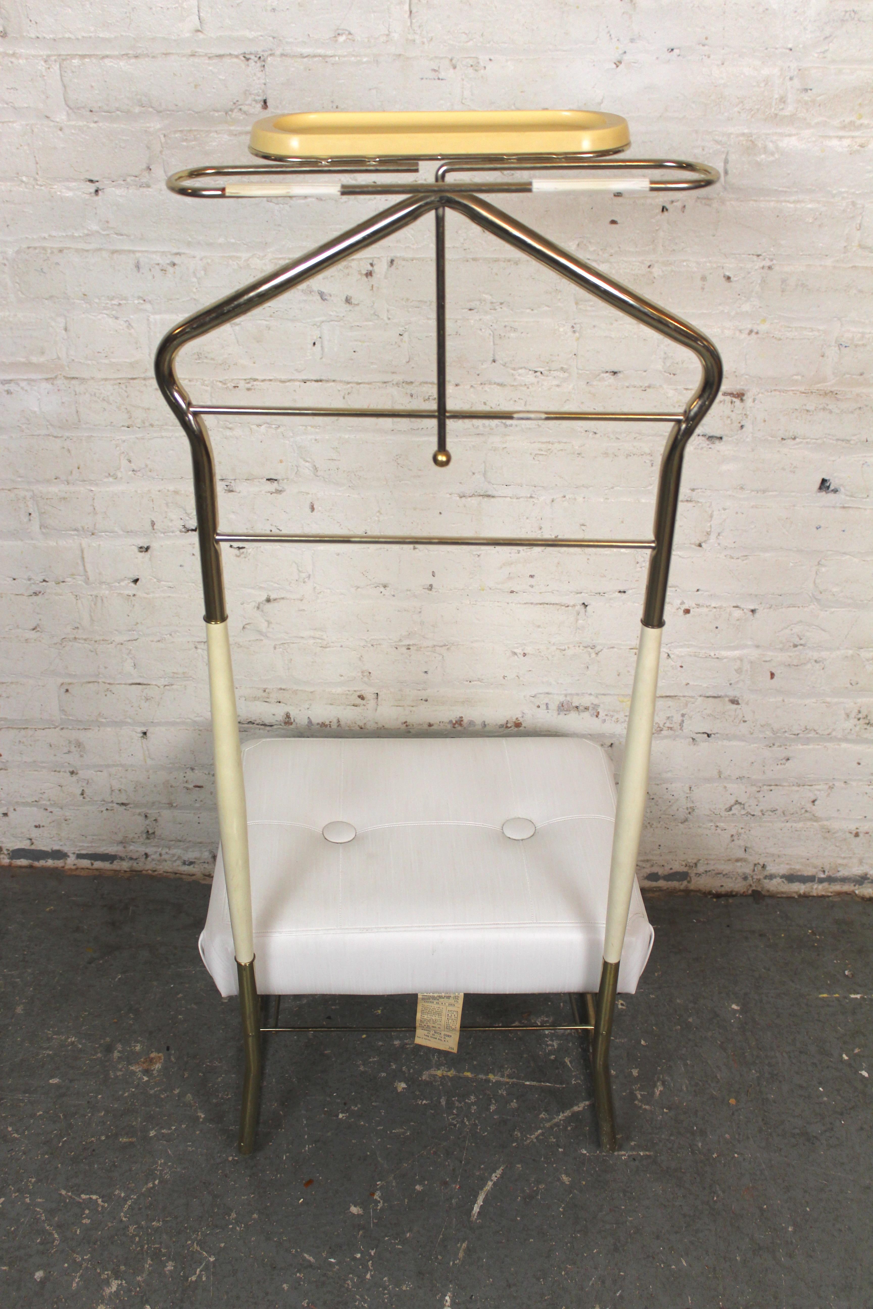 20ième siècle Chaise de maître de chambre en osier perlé « Val-O-Seat » en vente