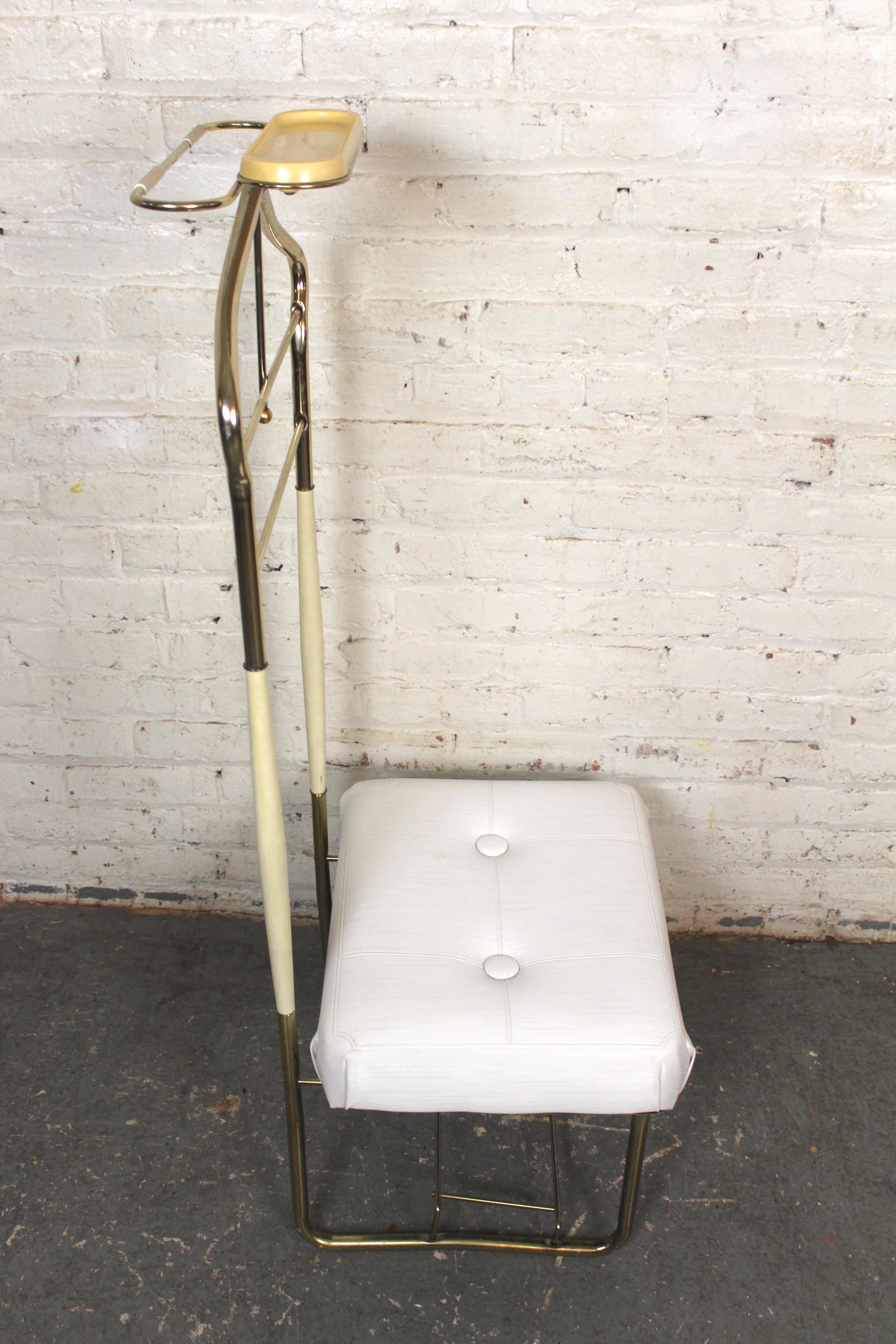 Laiton Chaise de maître de chambre en osier perlé « Val-O-Seat » en vente