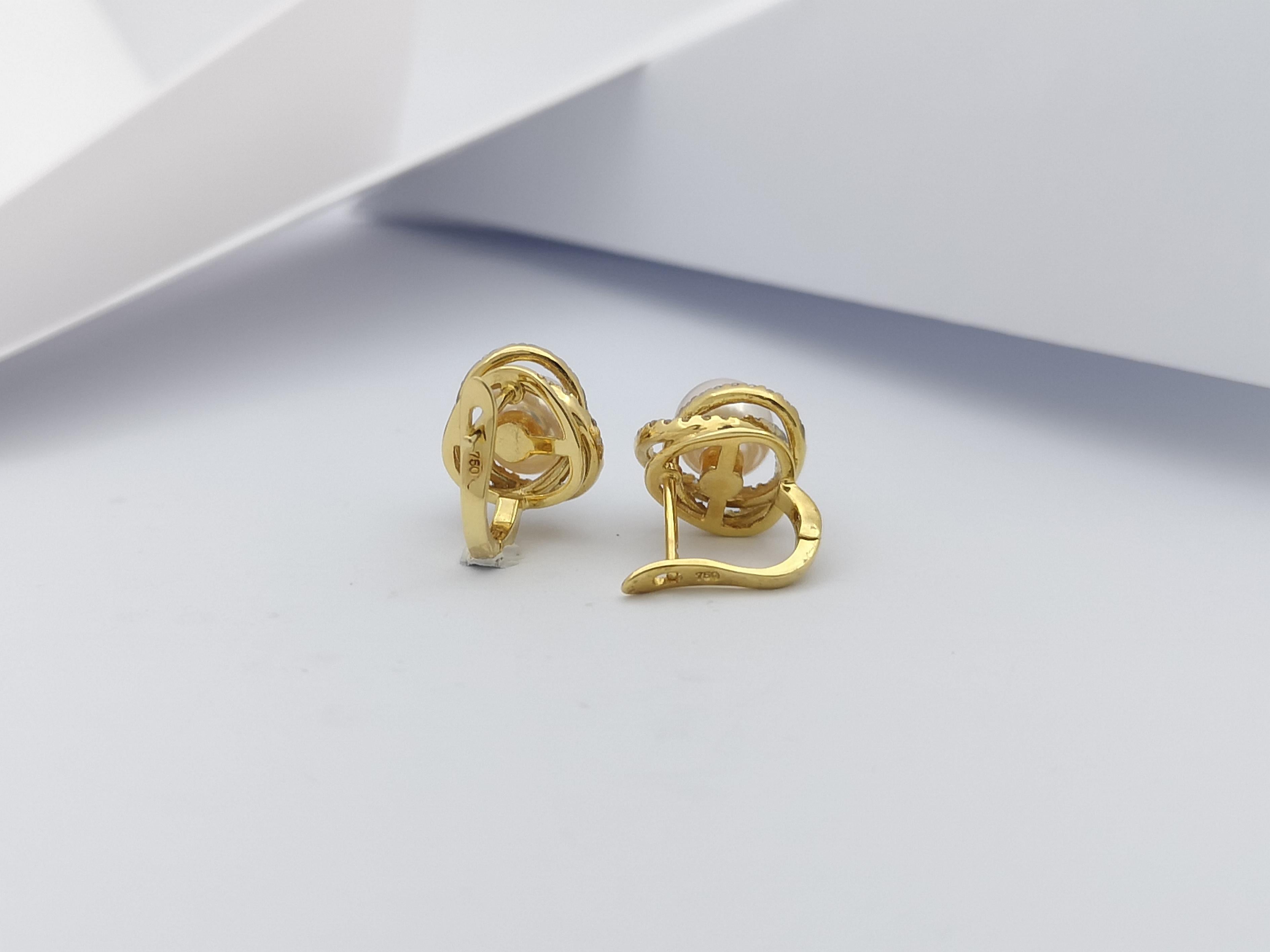 Orecchini con perle e diamanti incastonati in oro 18 carati in vendita 4