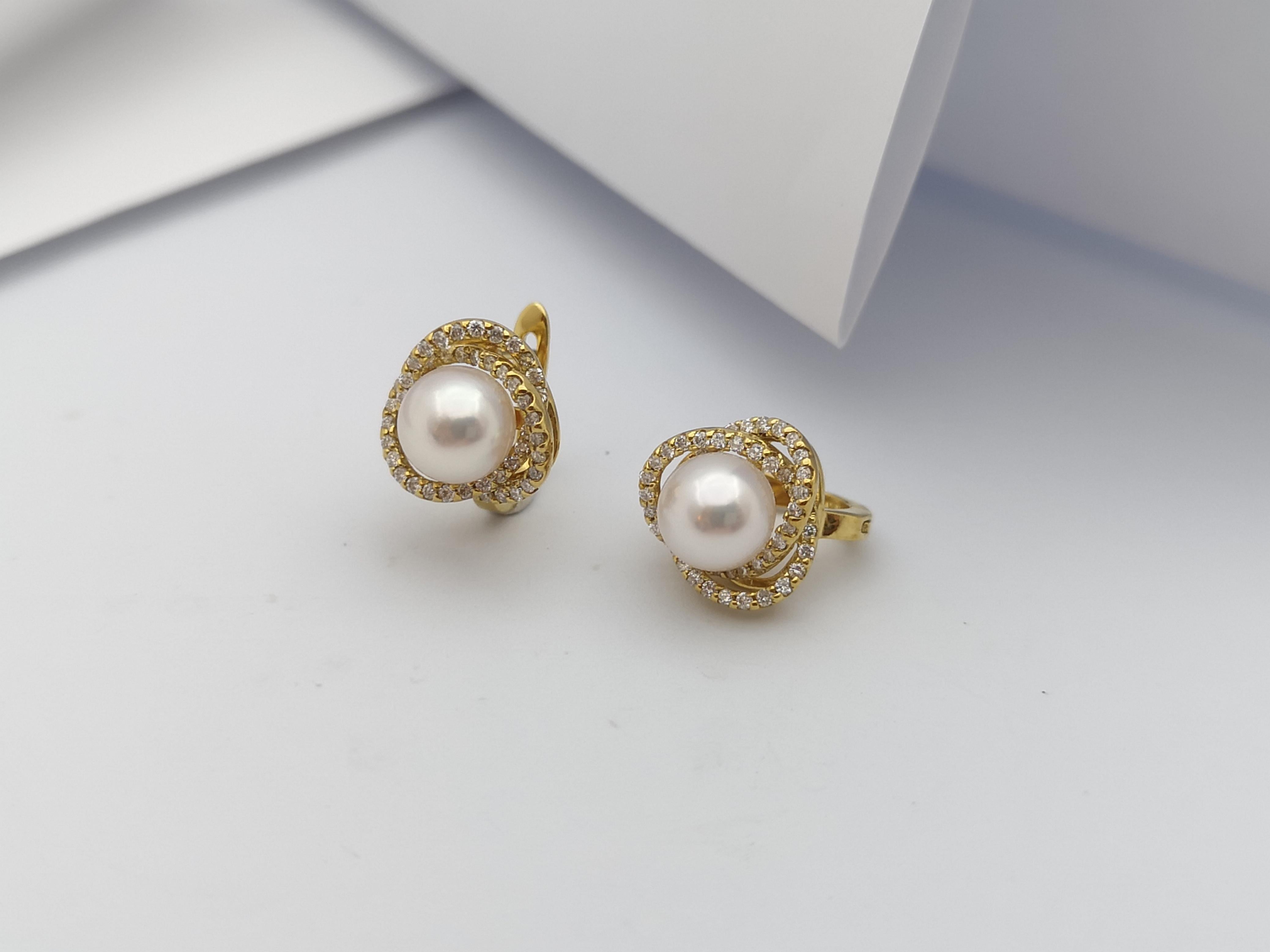 Taglio brillante Orecchini con perle e diamanti incastonati in oro 18 carati in vendita
