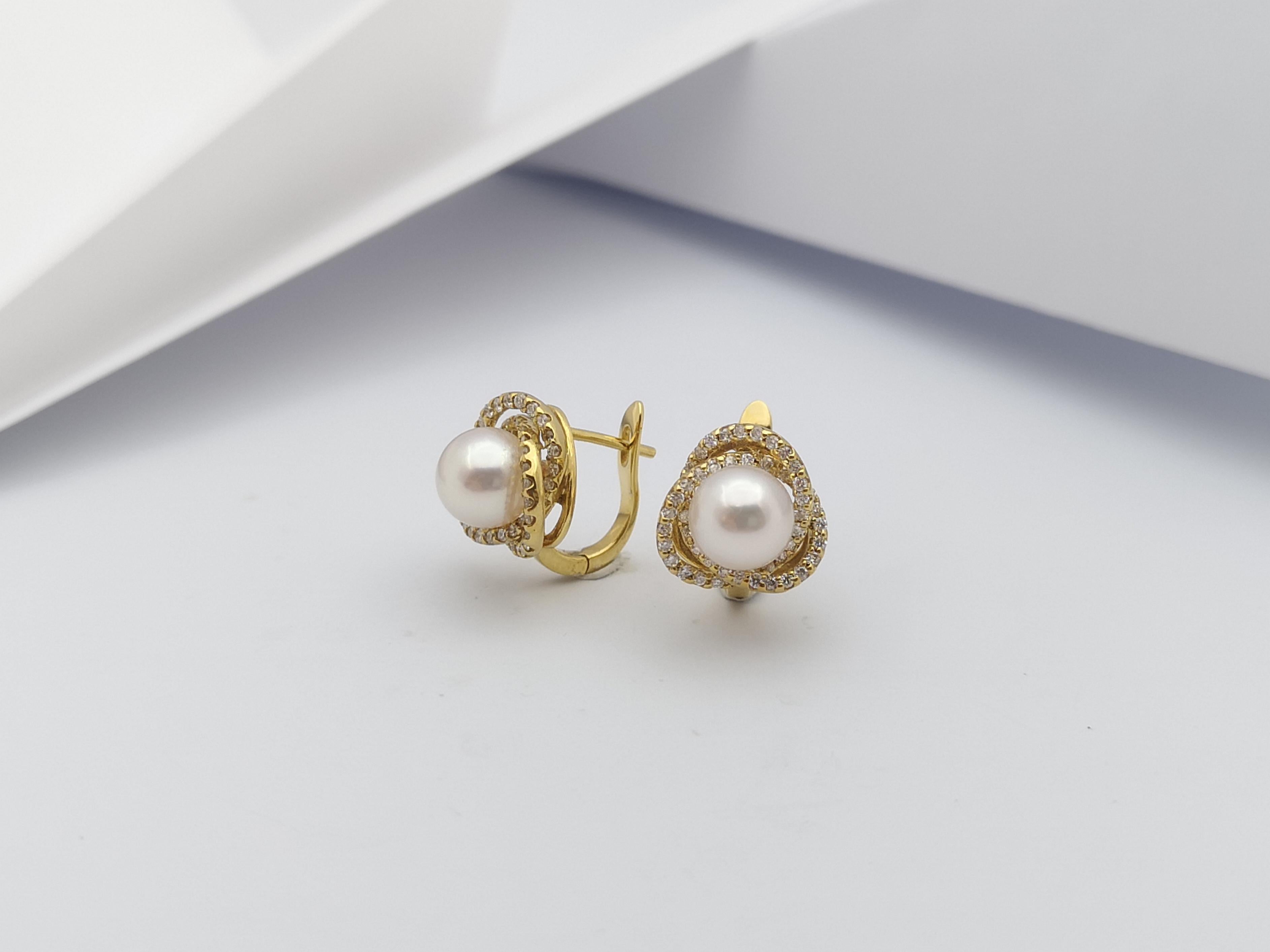 Orecchini con perle e diamanti incastonati in oro 18 carati In condizioni Nuovo in vendita a Bangkok, TH