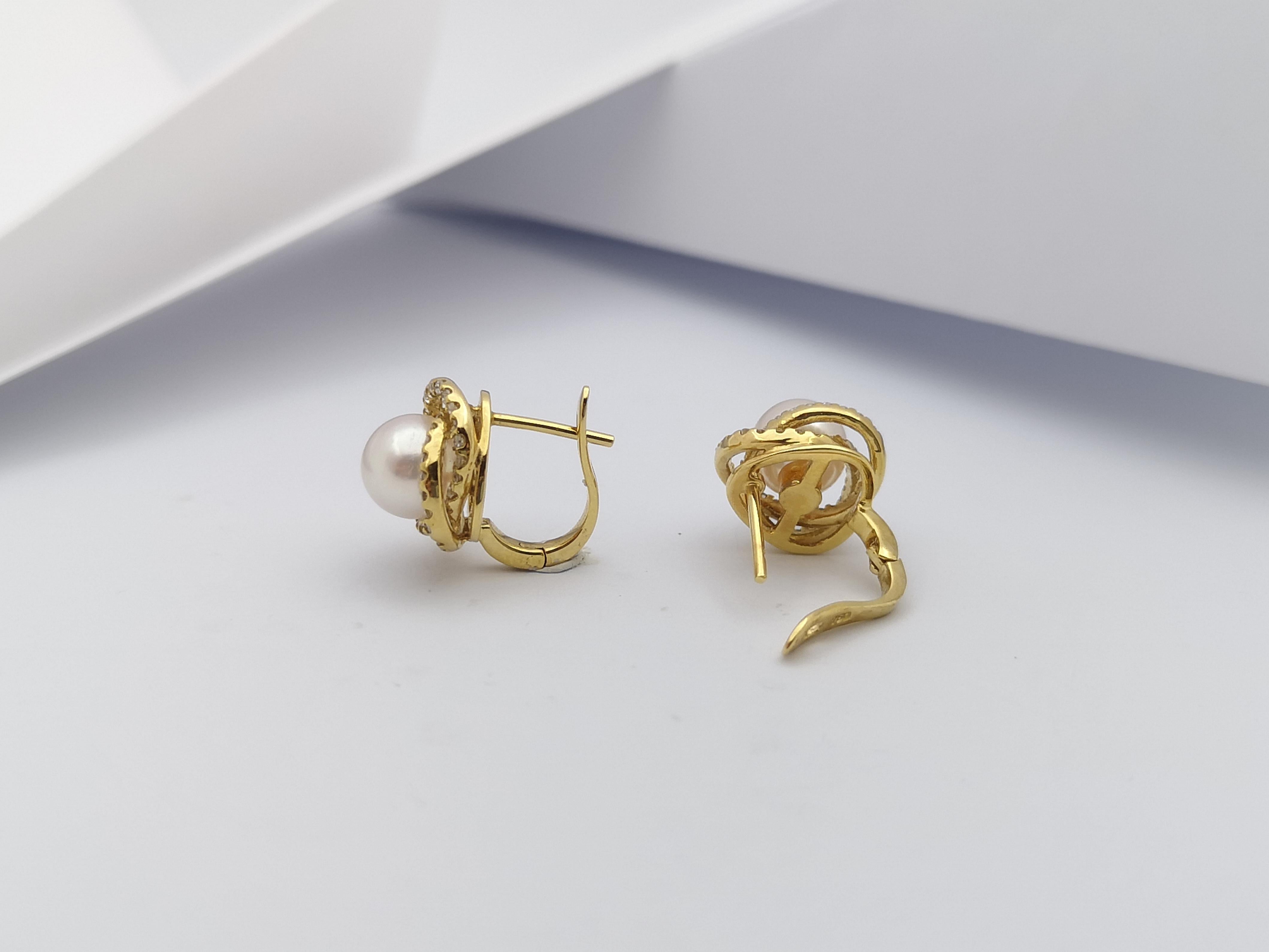 Orecchini con perle e diamanti incastonati in oro 18 carati in vendita 3