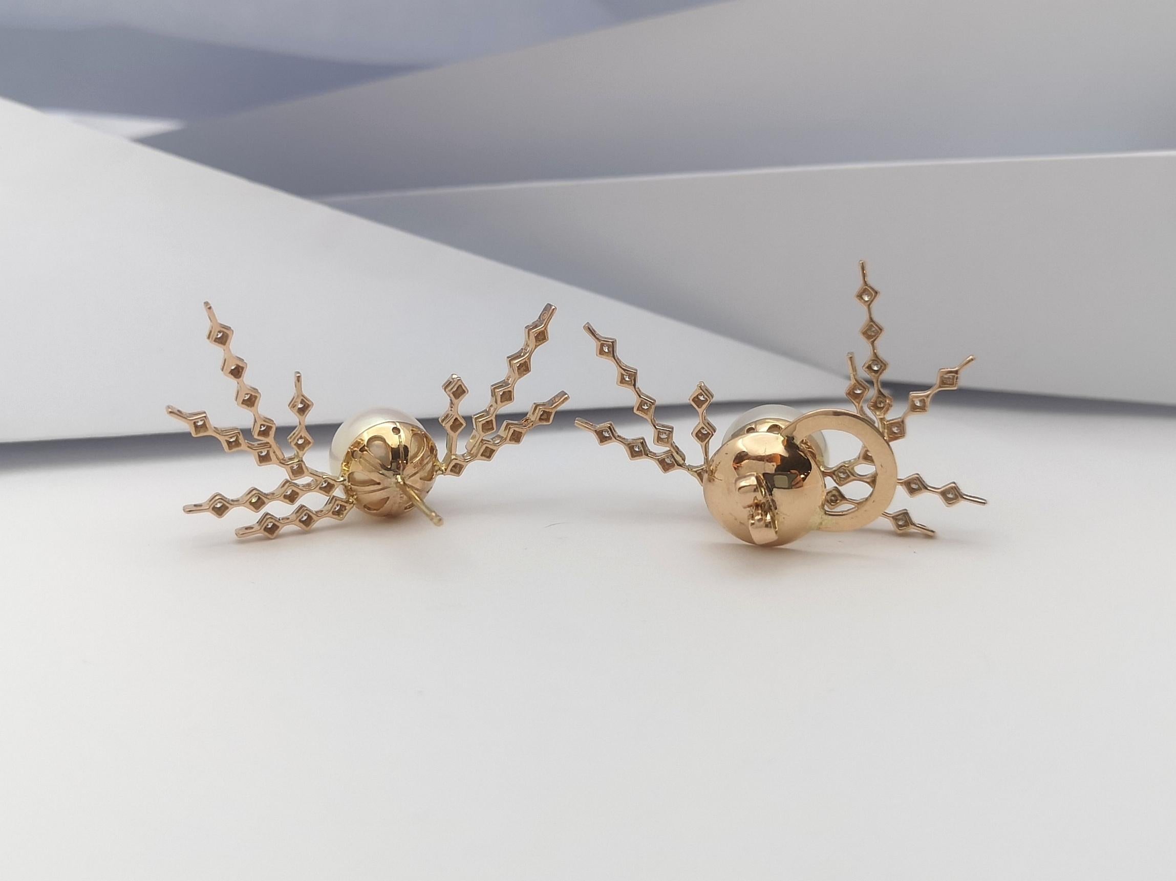 Boucles d'oreilles en or rose 18 carats avec perles et diamants en vente 2