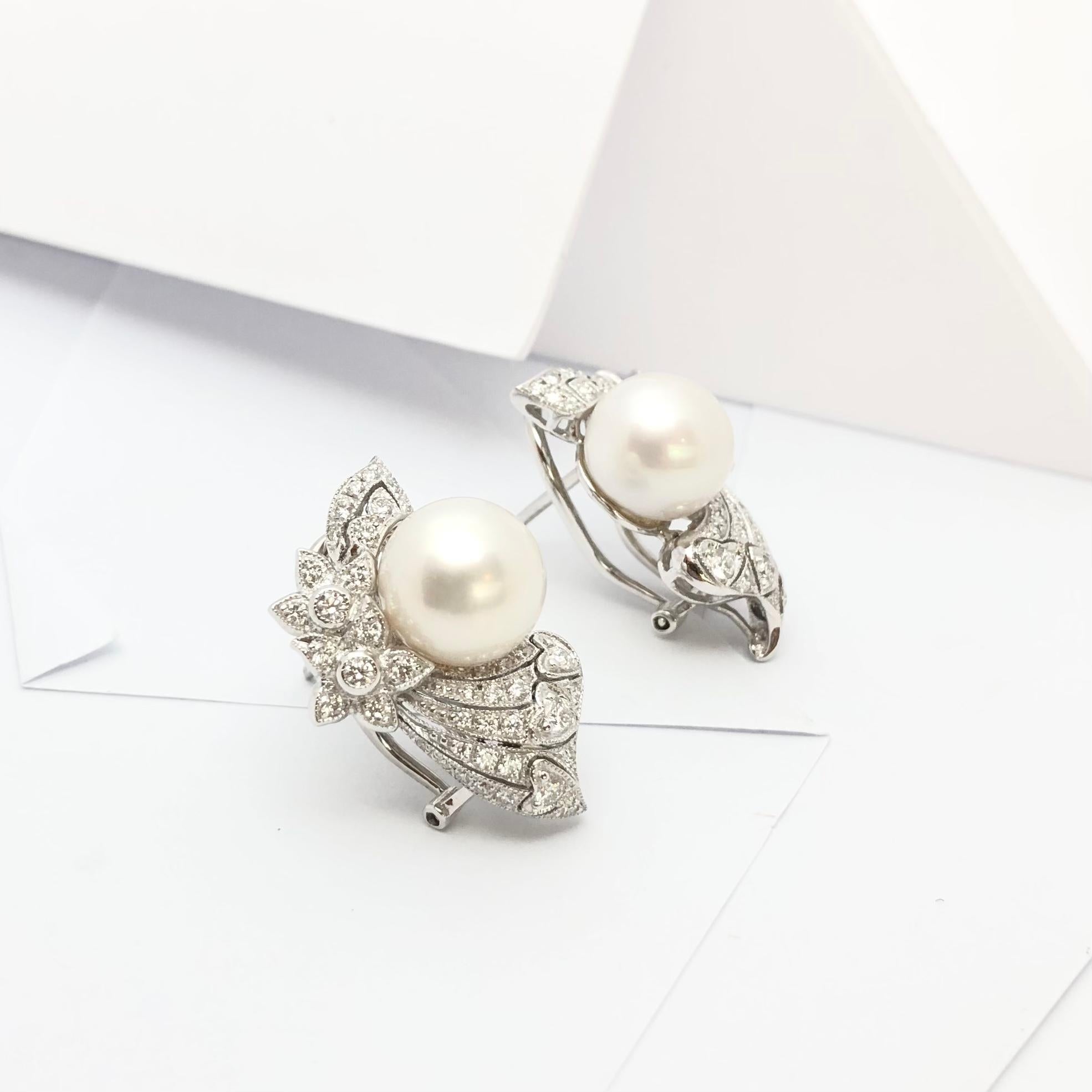 Pearl with Diamond Earrings Set in 18 Karat White Gold Settings In New Condition For Sale In Bangkok, TH