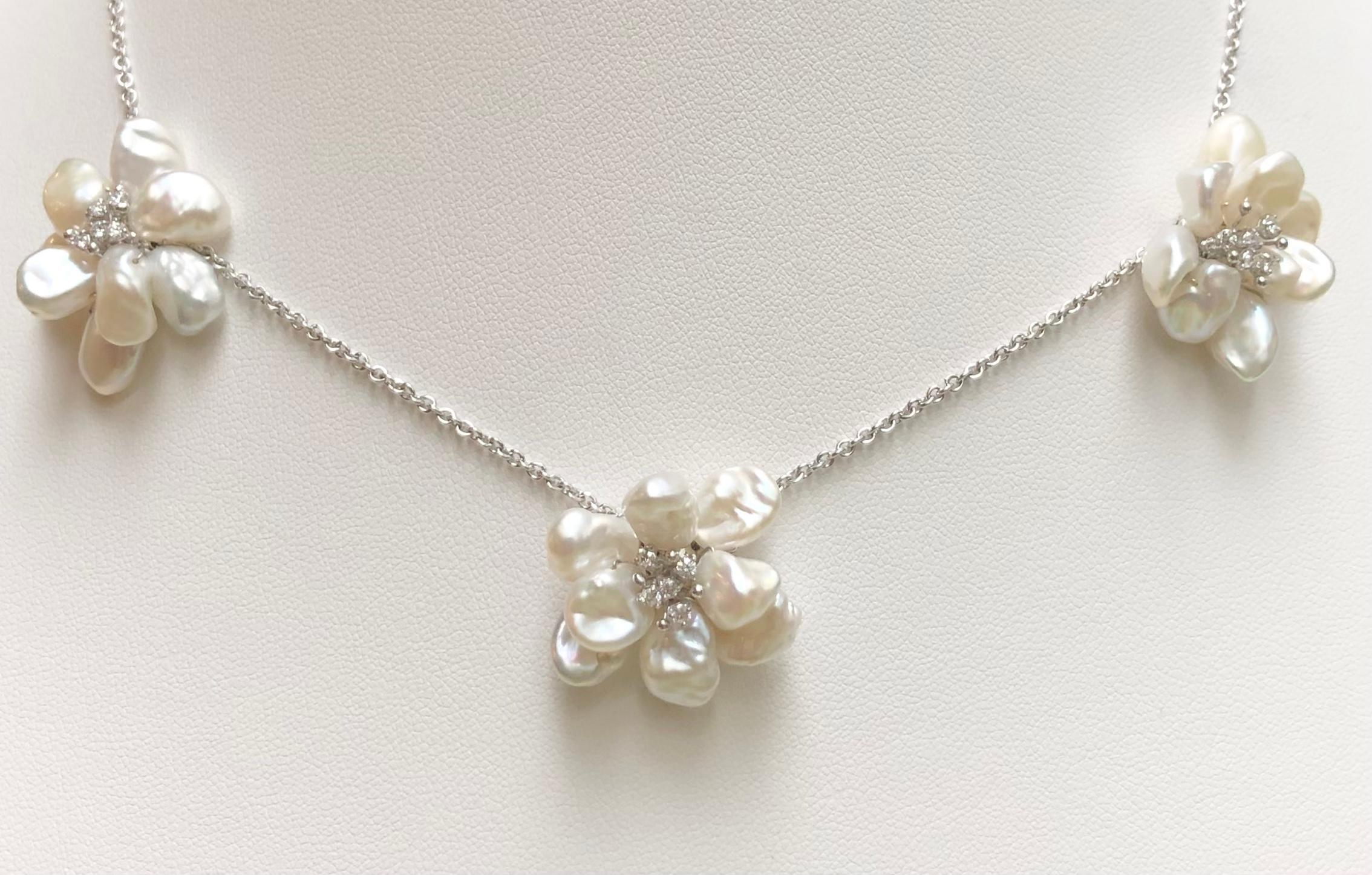 Pearl with Diamond 0.35 carat Necklace set in 18 Karat White Gold Settings

Width:  2.6 cm 
Length:  41.0 cm
Total Weight: 21.92 grams

