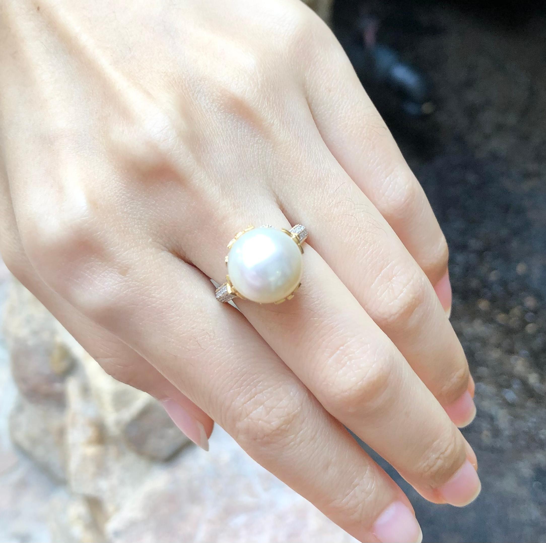 Donna Anello con perla e diamante incastonato in oro 18 carati in vendita