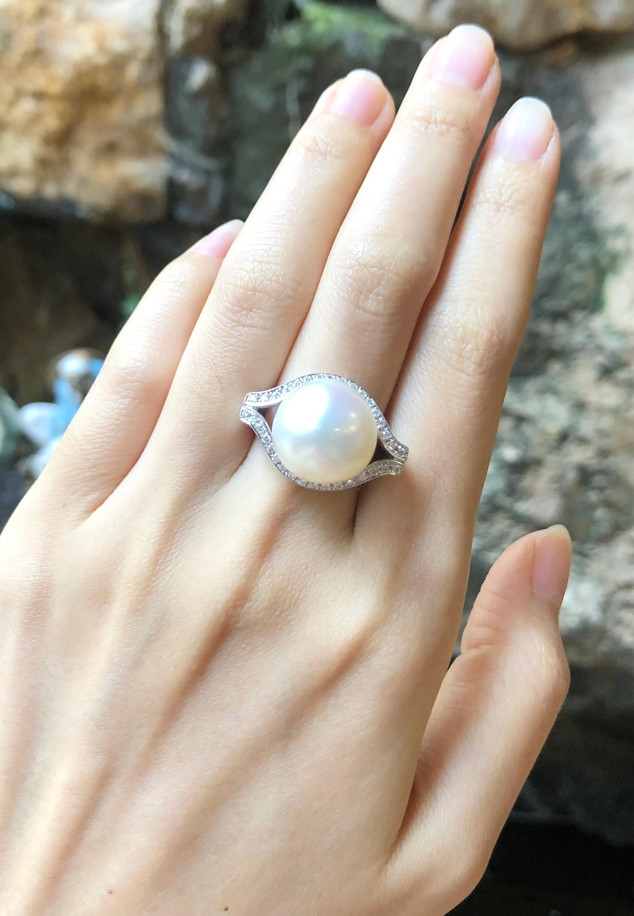 Perle mit Diamantring in 18 Karat Weißgold gefasst im Angebot 1