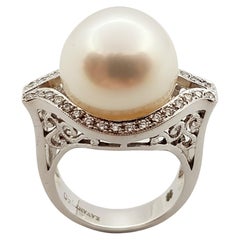 Perle mit Diamantring in 18 Karat Weißgold gefasst