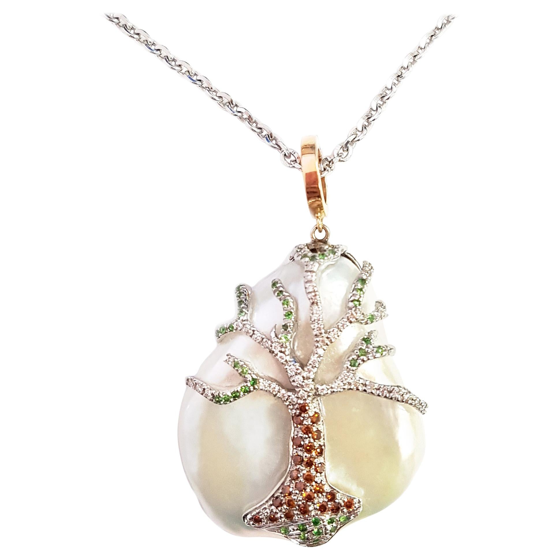 Collier contemporain en or 18 carats avec pendentif en perle, diamant et tsavorite Neuf - En vente à Palermo, Italy PA