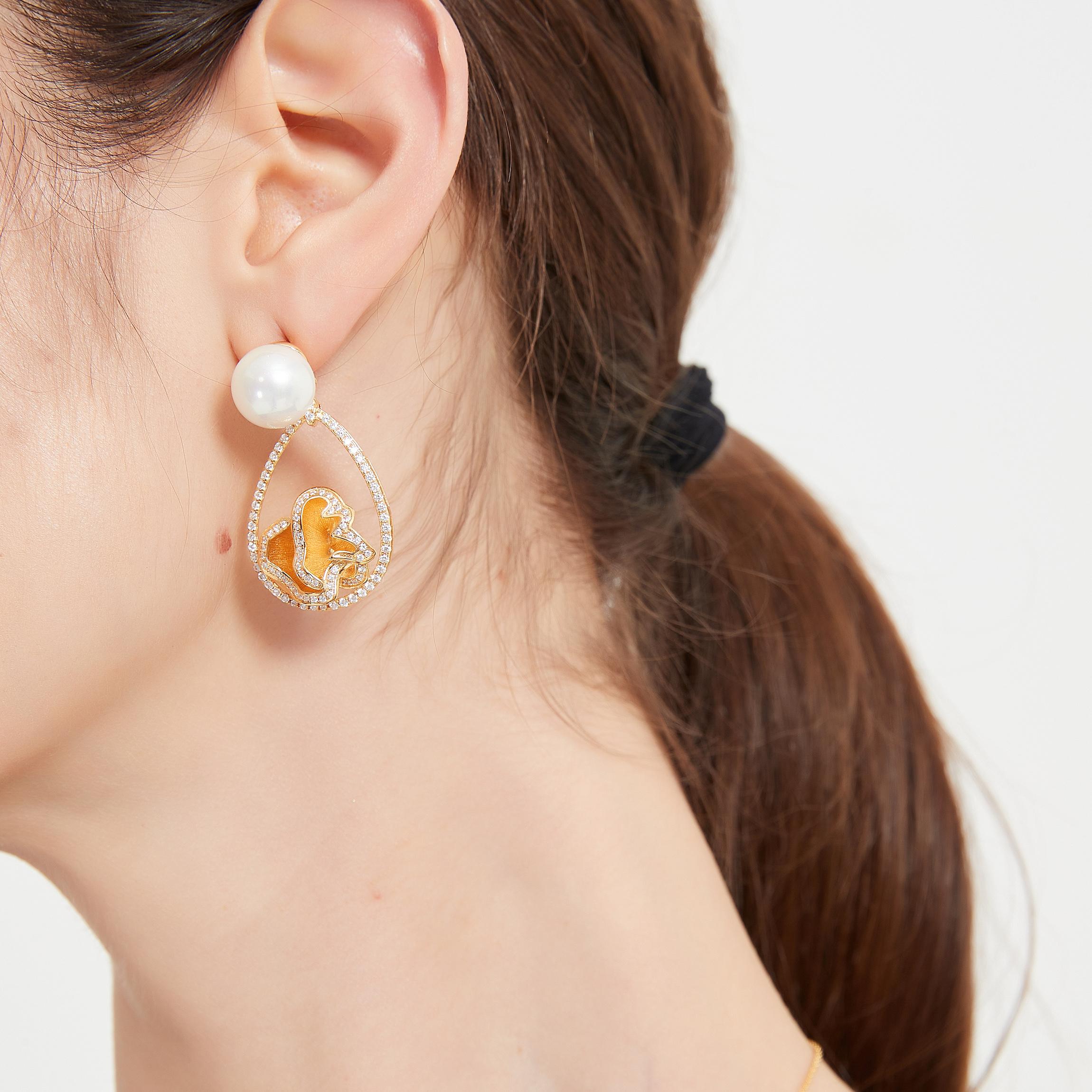 Quintessence Perlen-Ohrringe mit Blumenkorb (Moderne) im Angebot