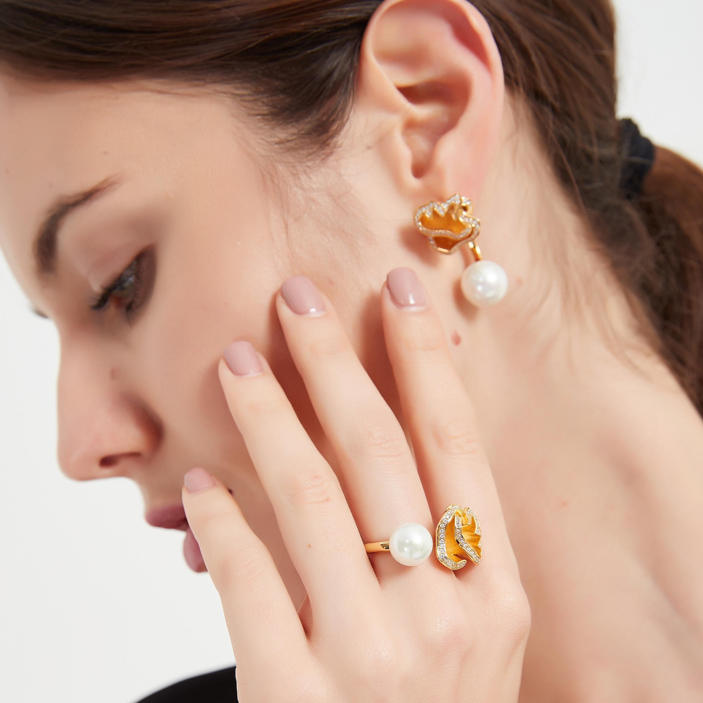 Quintessence-Perlen-Ohrringe mit Blumenkorb, weiß im Zustand „Neu“ im Angebot in London, GB
