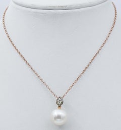 Collana con ciondolo di perle, diamanti, oro rosa e argento
