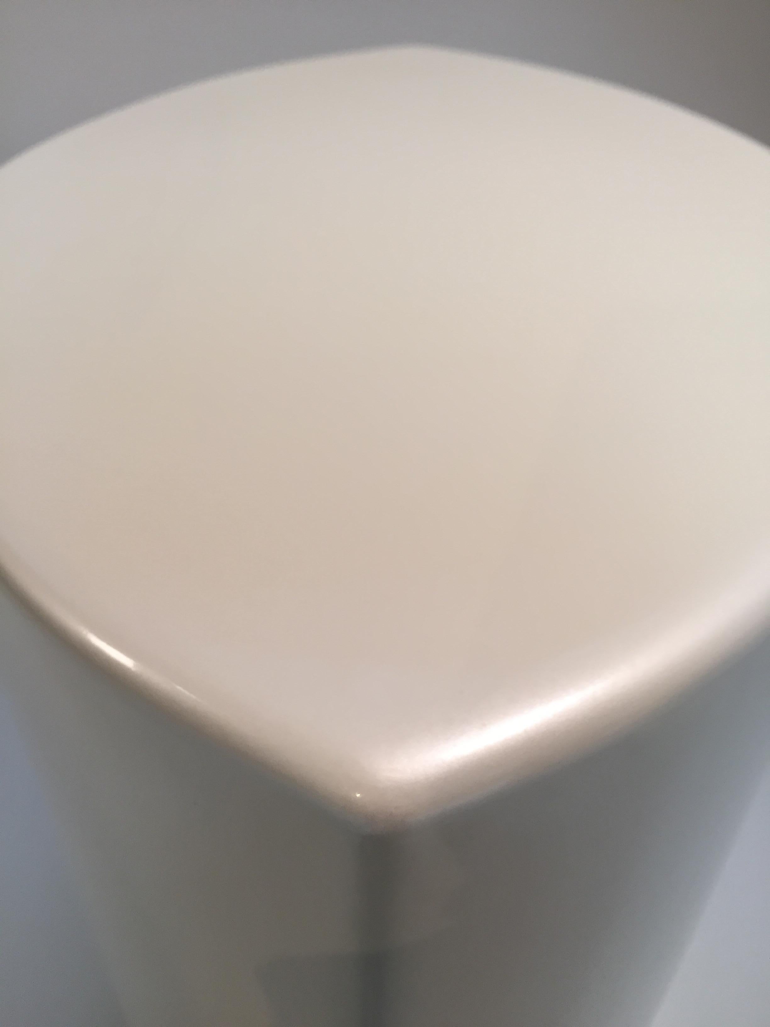 Hollywood Regency White Lacquer Pearlescent Gloss Side Table or Seat For Sale