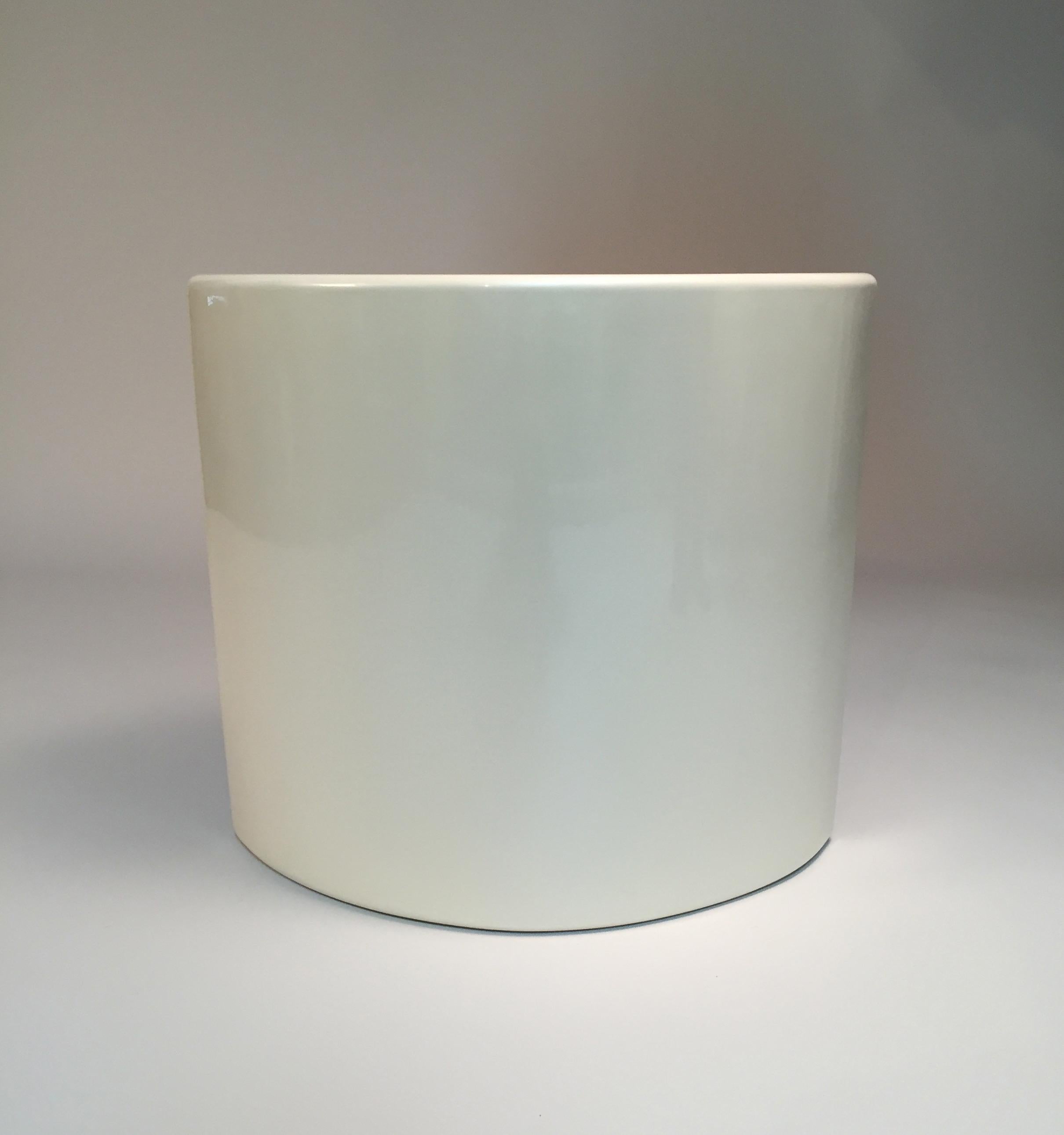 Lacquered White Lacquer Pearlescent Gloss Side Table or Seat For Sale