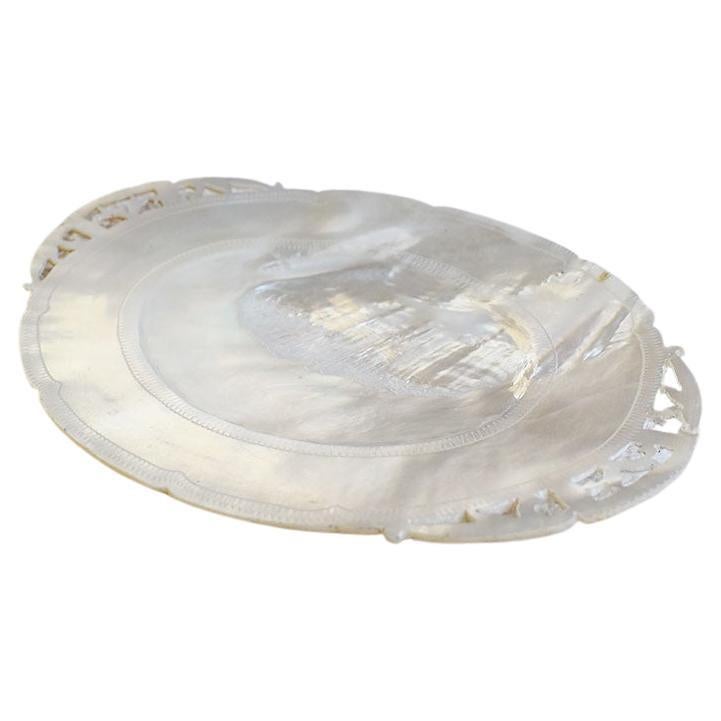 Perlenbesetzte ovale dekorative Capiz Catchall oder Trinket Schale mit durchbrochenem Rand