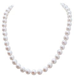 Pearls, 18 Karat Yellow Gold Beaded Necklace.