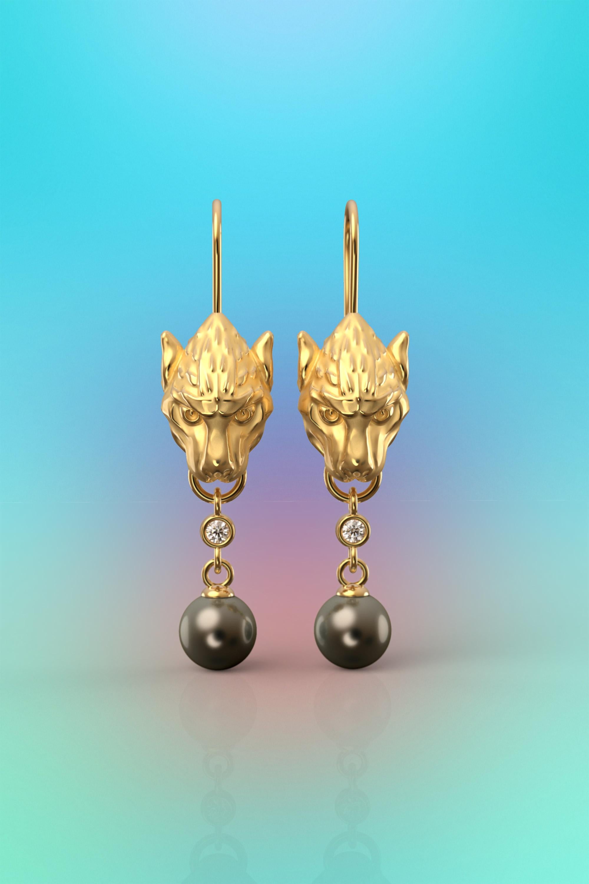 Skulpturale Ohrringe aus echtem 14-karätigem Gold mit natürlichen Tahiti-Perlen und natürlichen Diamanten, die auf Bestellung gefertigt werden.
Wir präsentieren unsere exquisiten, von einem gotischen Wasserspeier inspirierten langen Ohrringe, bei