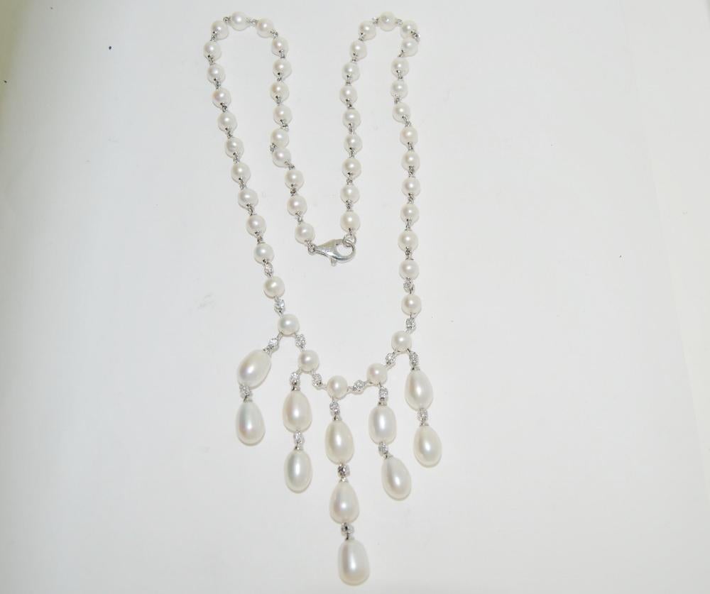 Contemporary Pearls and Diamonds Necklace in 14 Karat White Gold For Sale
