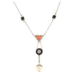 Collier pendentif en or blanc 18 carats, perles, corail, onyx et diamants