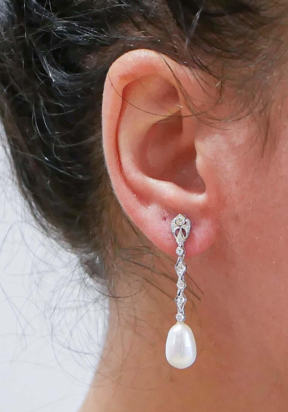 Pearls, Diamonds, 14 Karat White Gold Dangle Earrings. In New Condition For Sale In Marcianise, Marcianise (CE)