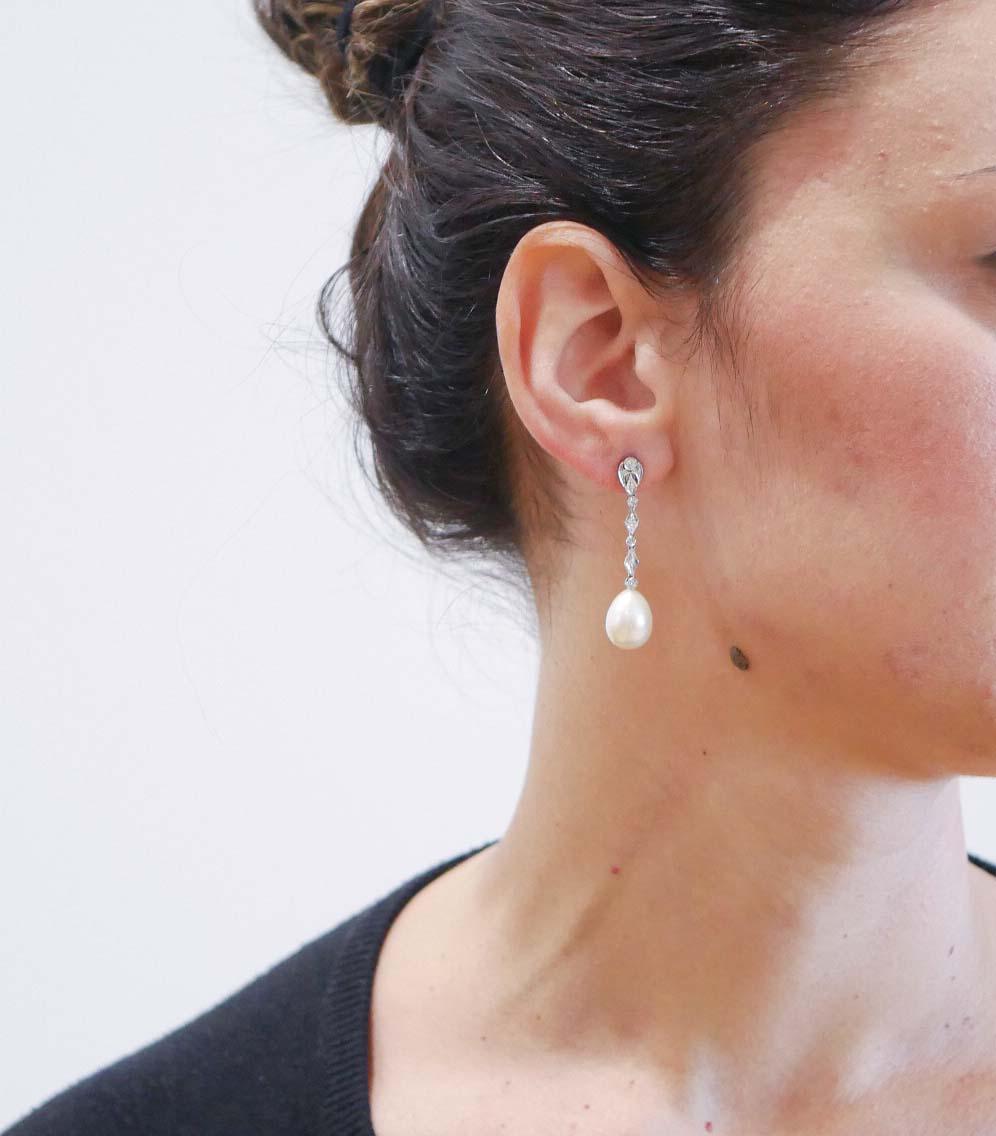Pearls, Diamonds, 14 Karat White Gold Earrings. Corte mixto en venta