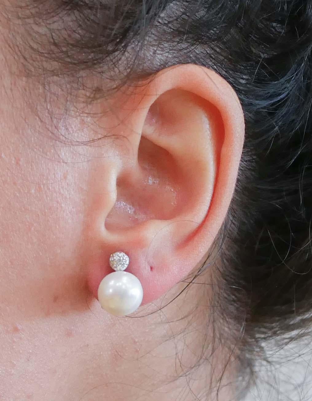 Pearls, Diamonds, 14 Karat White Gold Earrings. In Good Condition In Marcianise, Marcianise (CE)