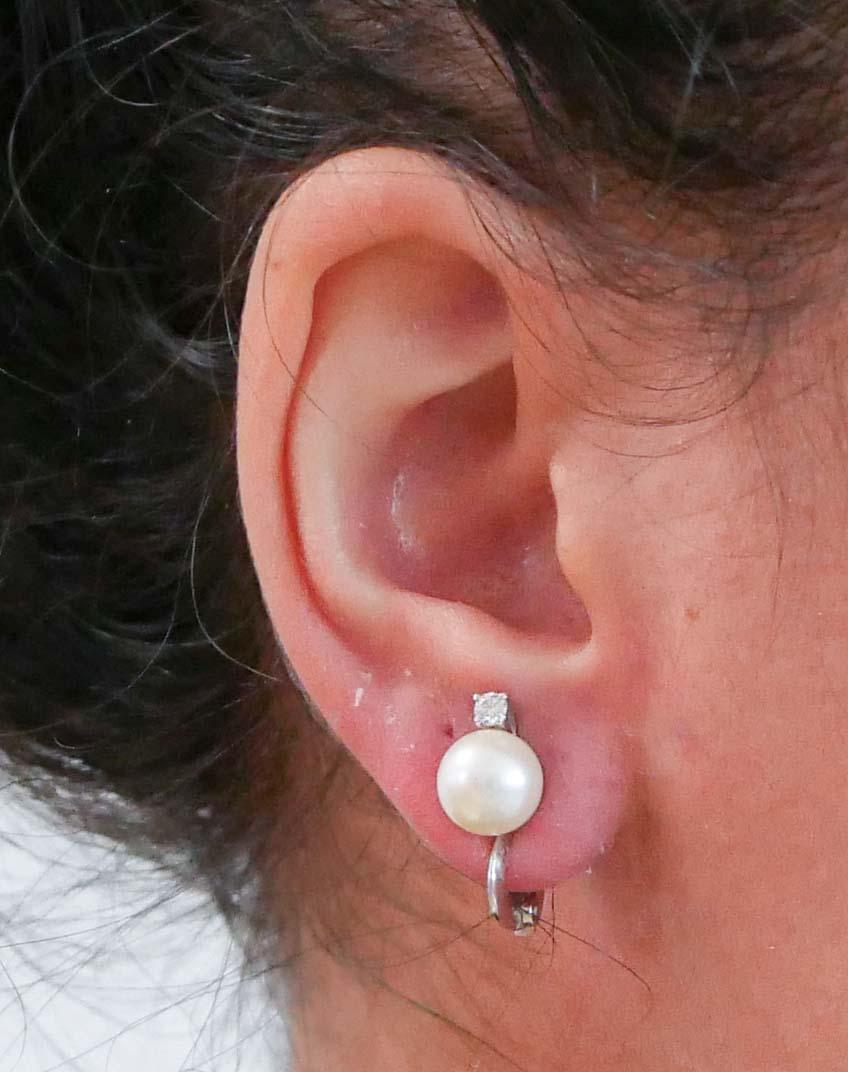 Ohrringe aus 18 Karat Weißgold mit Perlen und Diamanten. im Zustand „Neu“ im Angebot in Marcianise, Marcianise (CE)