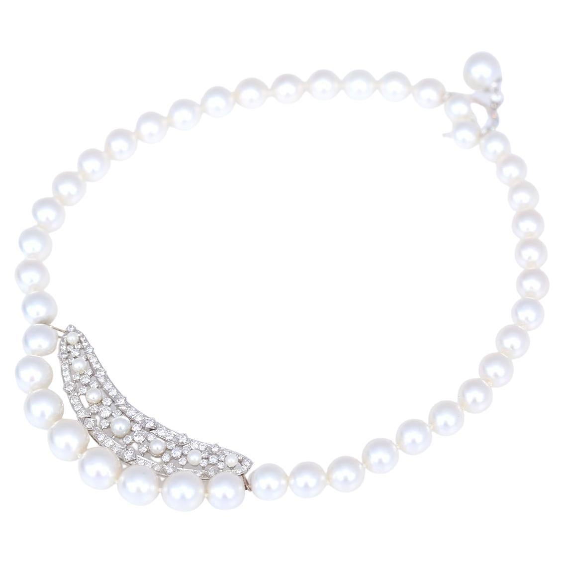 Collier de perles et de diamants AAA 2,5ct, 2020
Collier de perles très inhabituel avec un insert de 2,5 ct de diamants. Une perle fine avec des diamants au dos est un cadenas vraiment rare et ingénieux. Toutes les perles sont de qualité triple A.