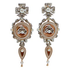 Boucles d
oreilles en perles, diamants, émail, or rose et argent.
