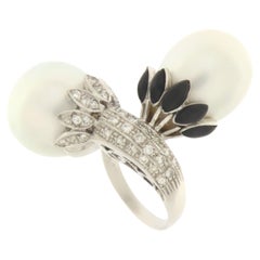 Bague cocktail en or blanc 18 carats, perles, diamants et onyx