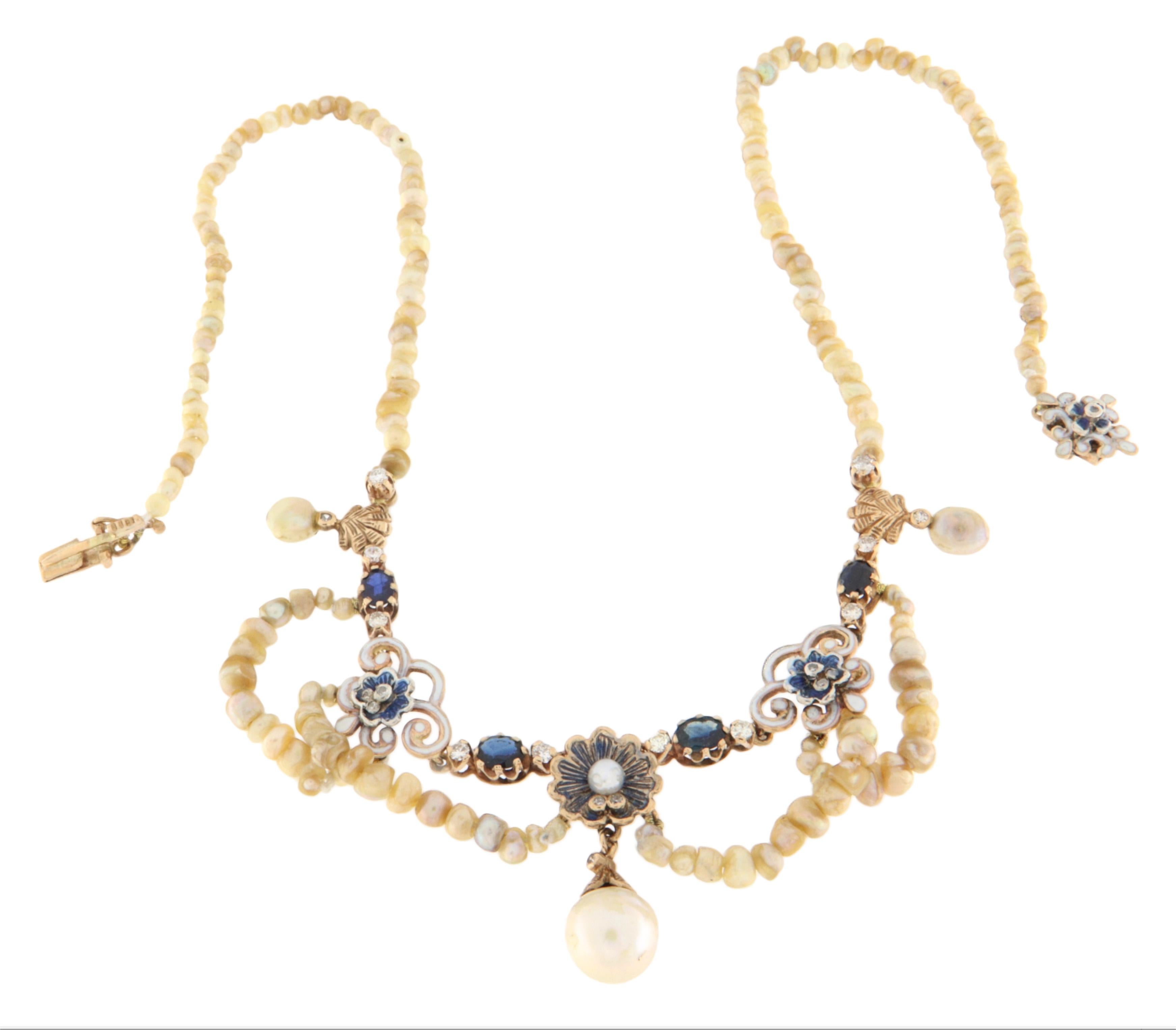 Collar Colgante Perlas Diamantes Zafiros Oro Amarillo 9 Kilates Renacimiento barroco en venta