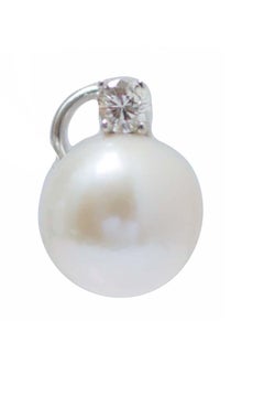 Pearls, Diamonds White Gold Earrings.