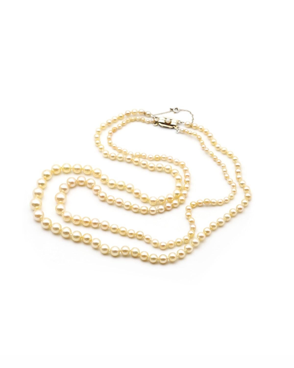 Retro Pearls double strand necklace with 18k white gold clasp, cultured pearls For Sale