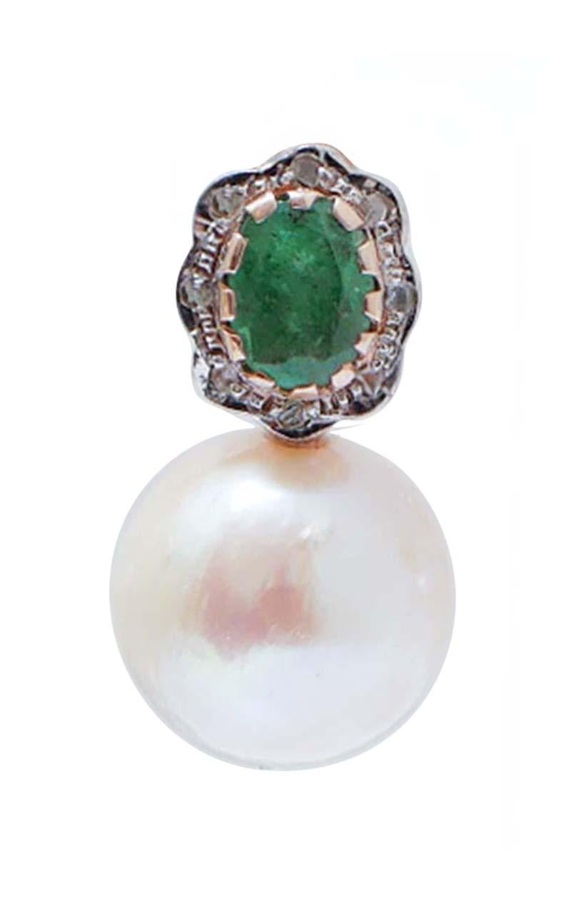 Retrò earrings in 9 kt rose gold and silver structure mounted with an emerald surrounded by a frame of diamonds and, as pendant, a pearl.
Diamonds 0.13 ct
Emeralds 2.24 ct
Pearls 5.70 gr
Total Weight 9.50 gr
RF *CII

For any information, feel free