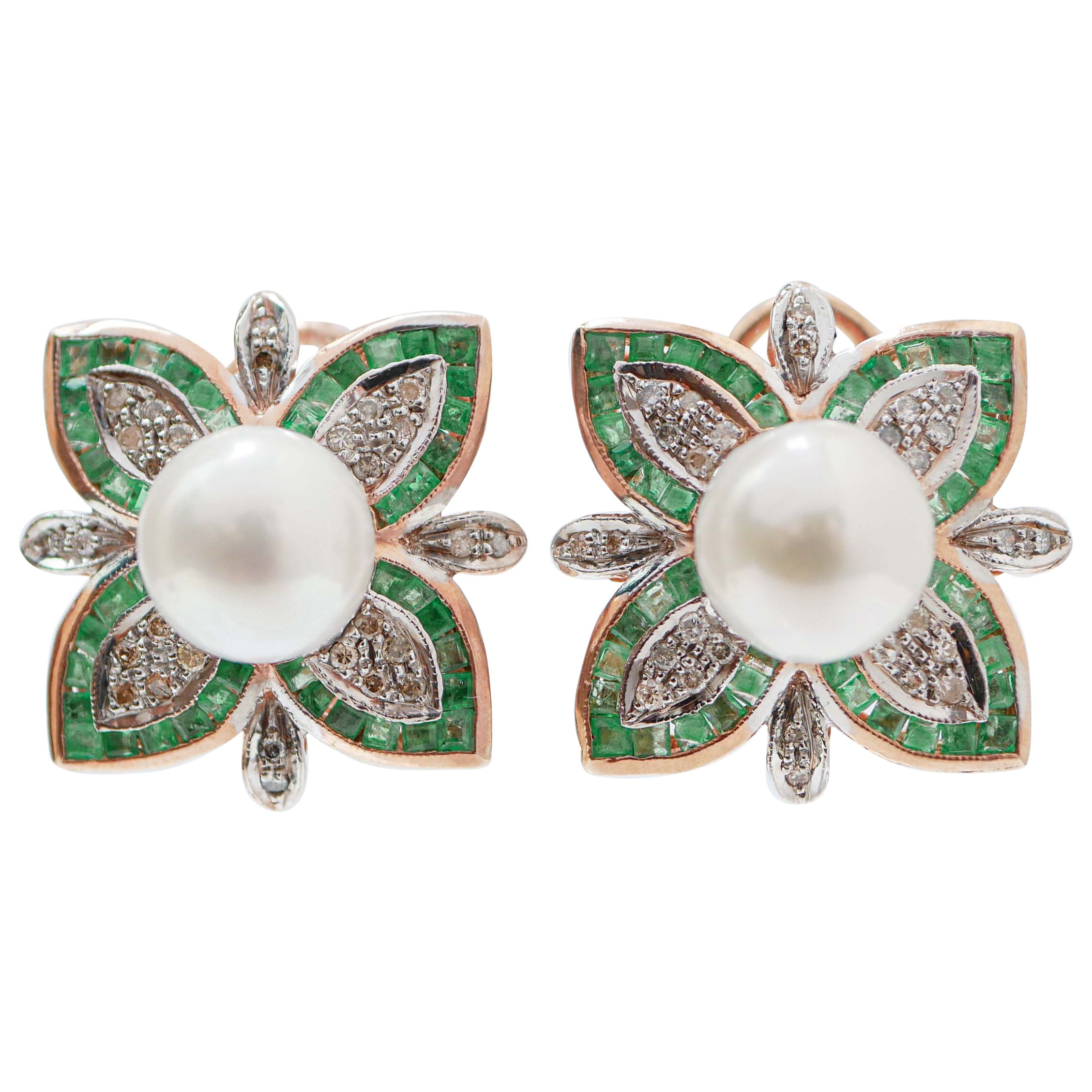 Boucles d'oreilles en or rose, perles, émeraudes et diamants