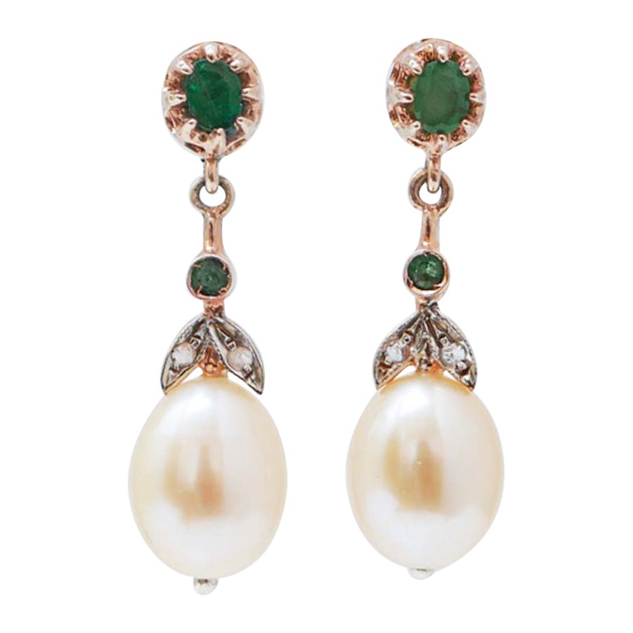 Boucles d'oreilles en argent, perles, émeraudes et diamants. en vente