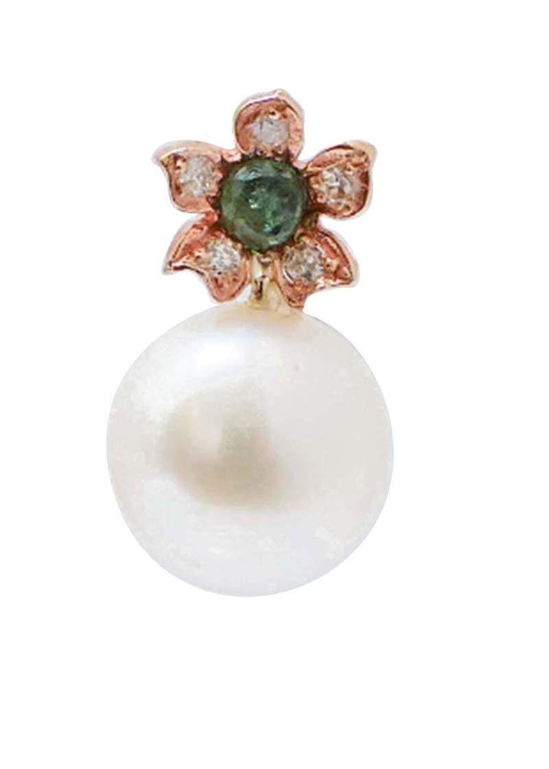 Fantastic earrings in 9 kt rose gold structure mounted with diamonds and a central emeral. Below, a pearl.
Diamonds 0.22 ct
Emeralds 0.30 ct
Pearls 2.80 gr - 10.5 mm
Total Weight 3.90 gr
RF  +HOU

For any informations, feel free to contact the