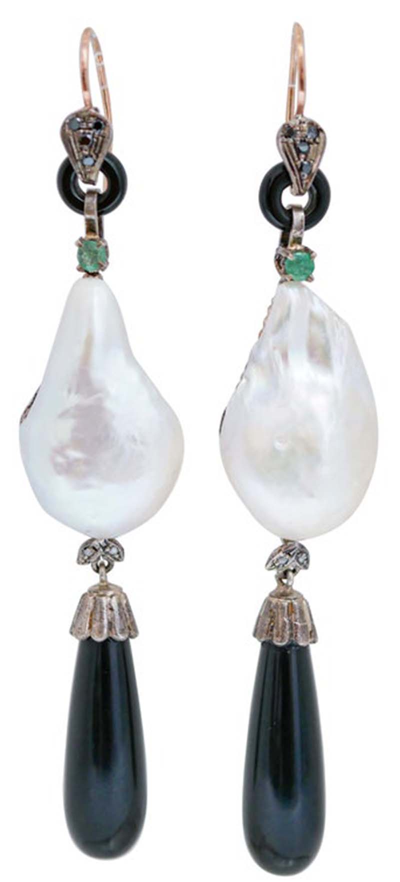 Boucles d'oreilles en or rose et argent avec perles, émeraudes, onyx, saphirs et diamants